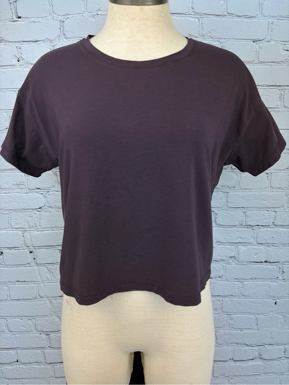 Lululemon Cates Crop Tee Short Sleeve Cropped Crew Black Cherry Sz 8 - Picture 5 of 11